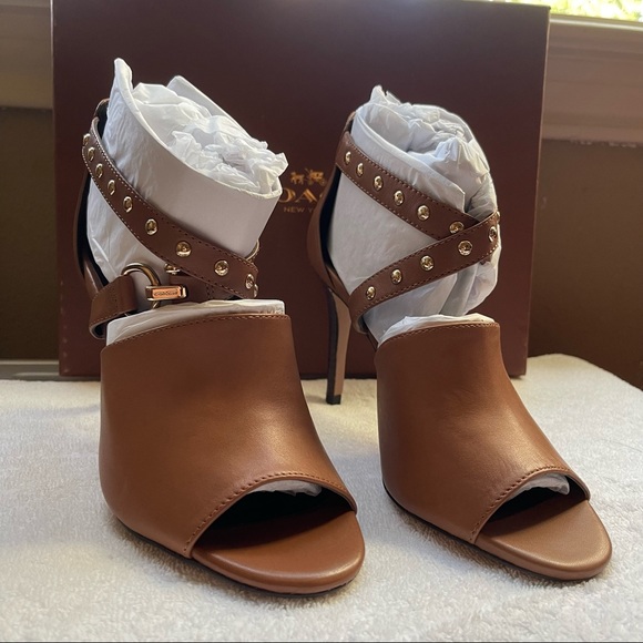COACH heels NEW!! Tan leather with gold hardware - Picture 3 of 5